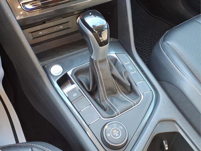 Used 2024 Volkswagen Tiguan SE AWD/4WD image 9
