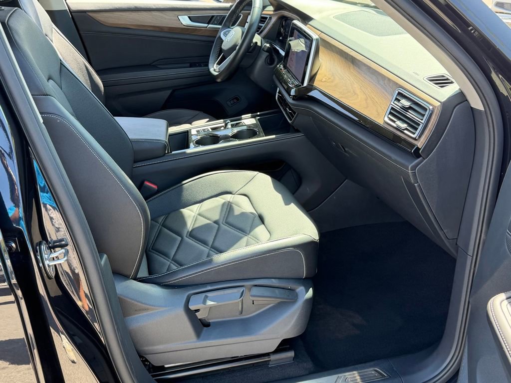 Used 2025 Volkswagen Atlas SE AWD/4WD image 25
