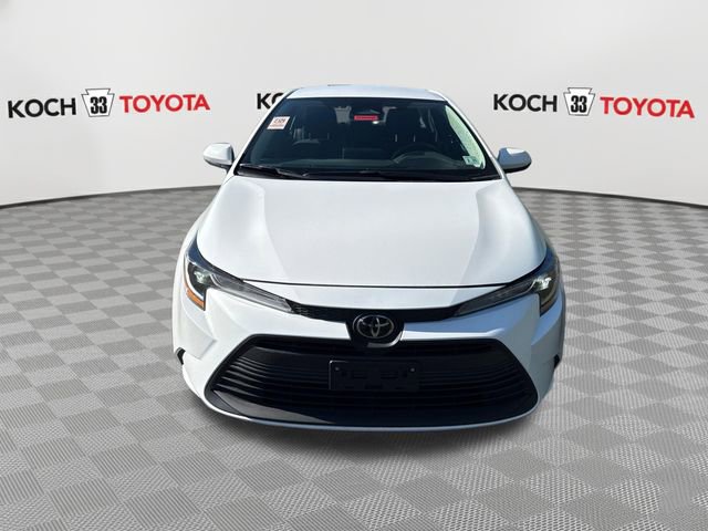Used 2026 Toyota Corolla LE FWD image 2