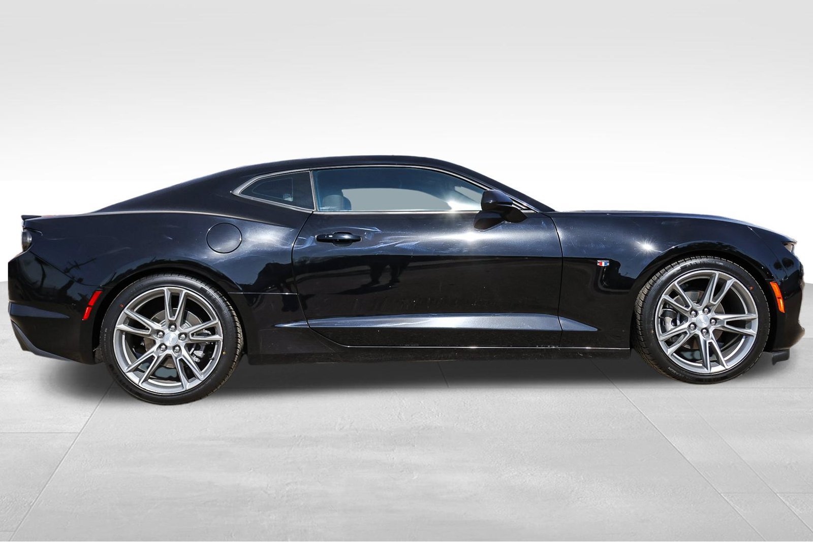Used 2021 Chevrolet Camaro LT w/ RS Package RWD image 4