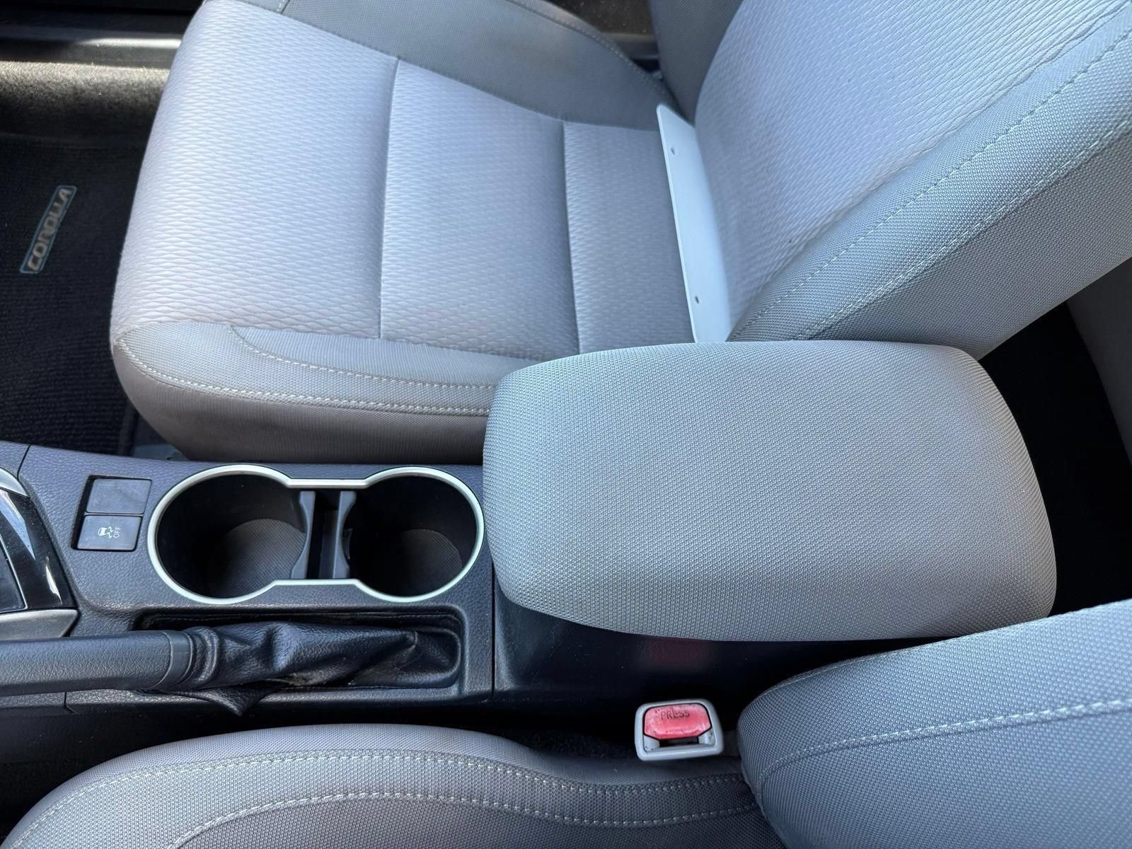 Used 2014 Toyota Corolla LE FWD image 33