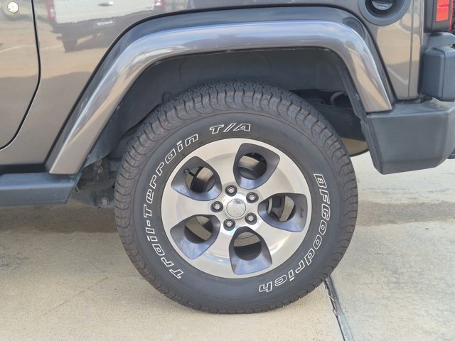Used 2016 Jeep Wrangler Sahara w/ Connectivity Group AWD/4WD image 13