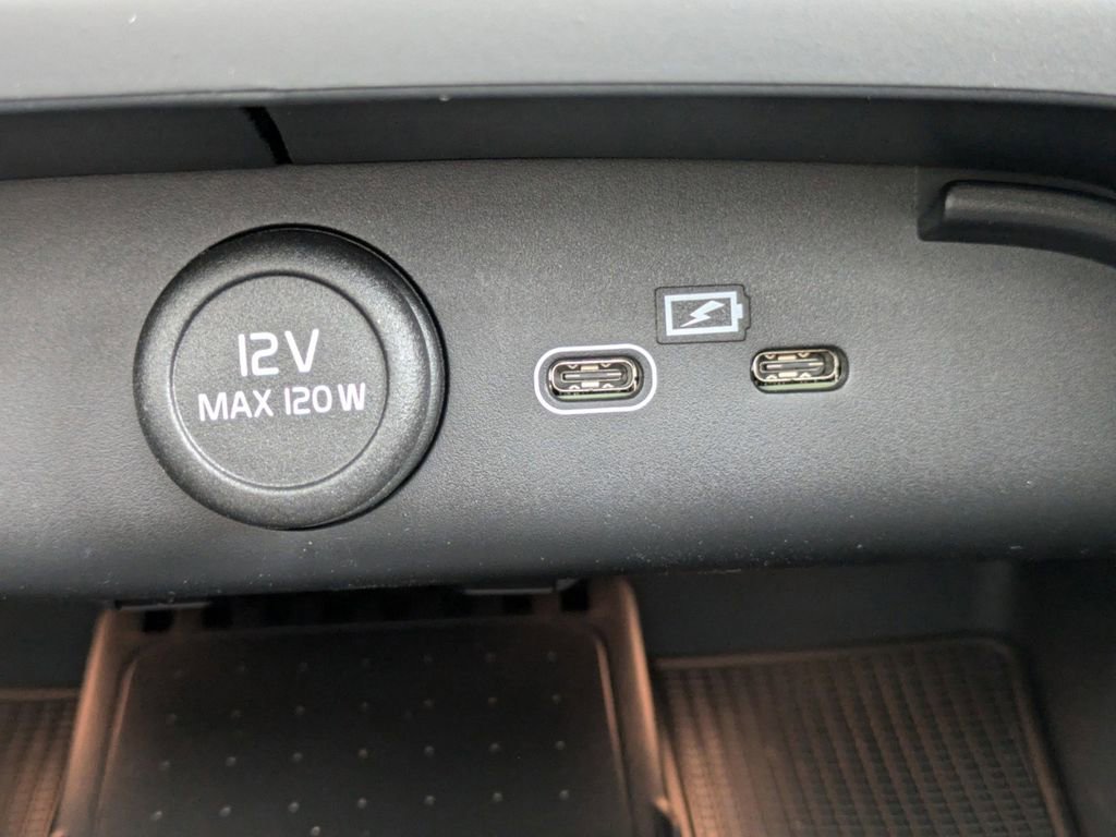 New 2025 Volvo XC40 B5 Core w/ Protection Package Premier image 28