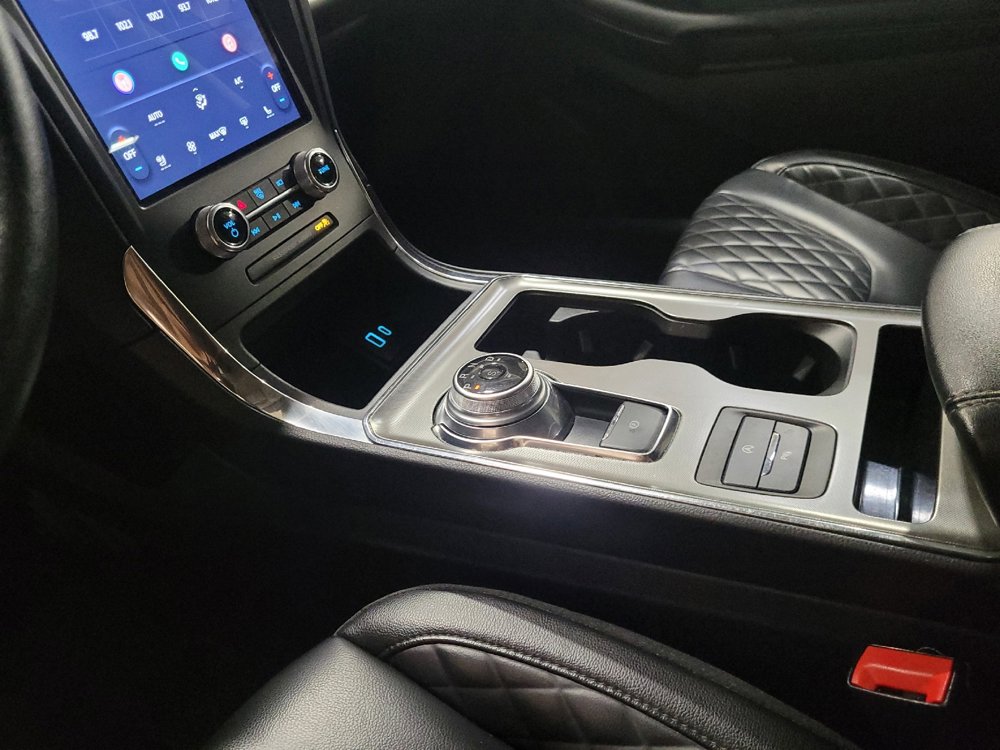 Used 2024 Ford Edge Titanium image 26