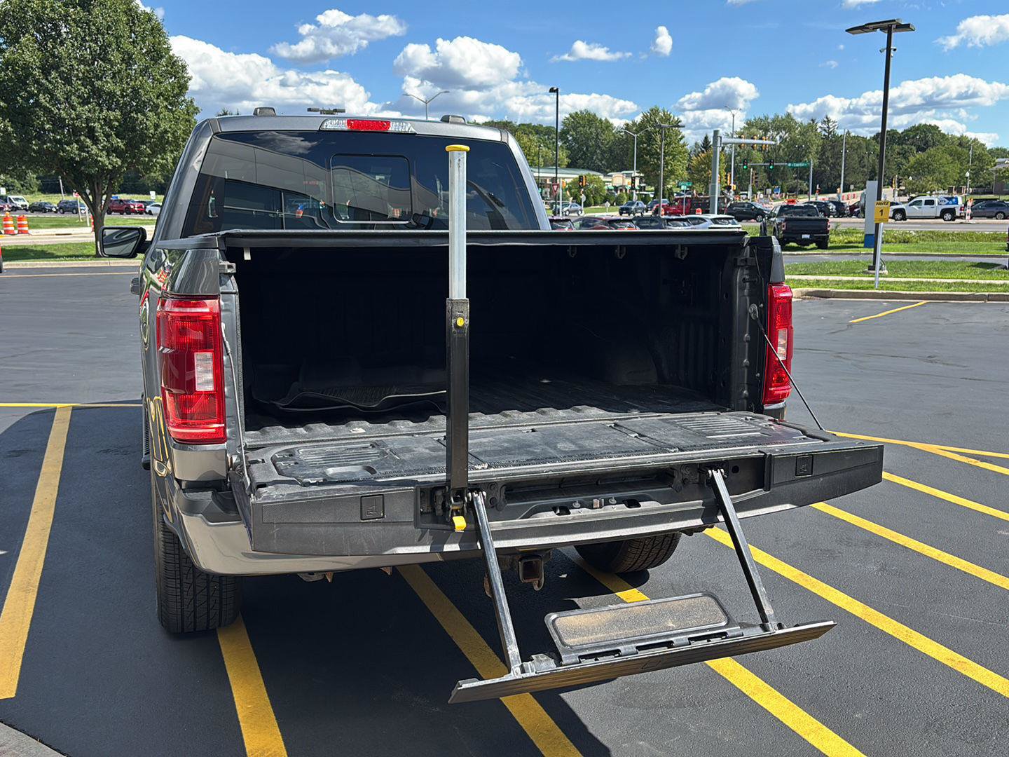 Used 2022 Ford F150 XLT w/ Equipment Group 302A High AWD/4WD image 25