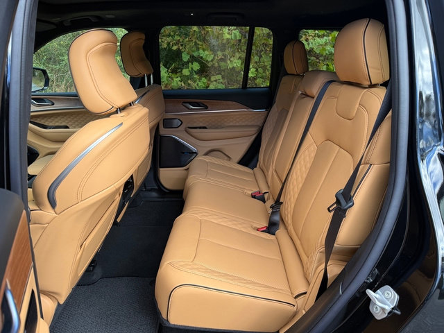 New 2025 Jeep Grand Cherokee Summit image 17