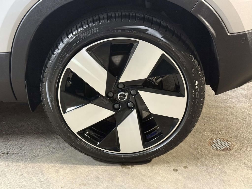 Used 2024 Volvo XC40 Recharge Plus w/ Protection Package Premier image 13
