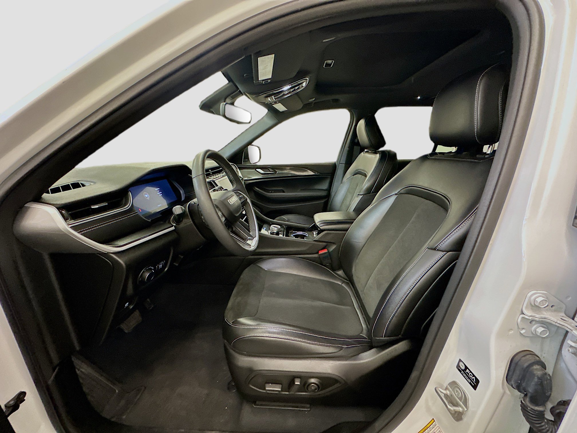 Used 2023 Jeep Grand Cherokee Altitude image 13