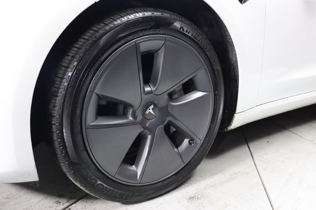 Used 2022 Tesla Model 3 Long Range AWD/4WD image 5