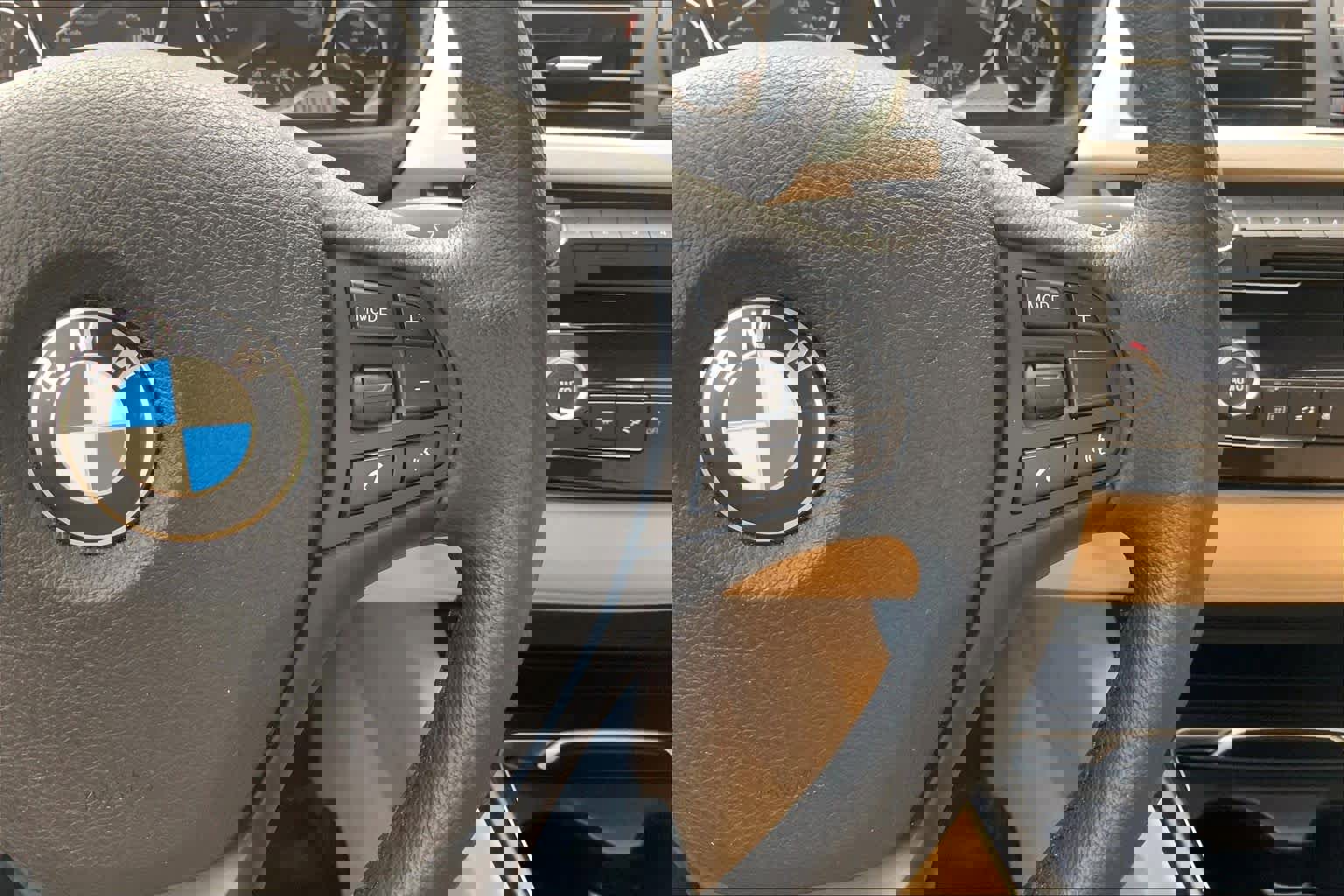 Used 2016 BMW 320i Sedan image 15