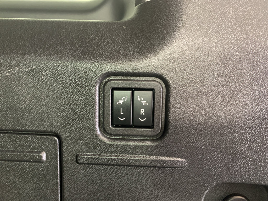 Used 2025 GMC Hummer EV 2X w/ LPO, Sport Package image 38