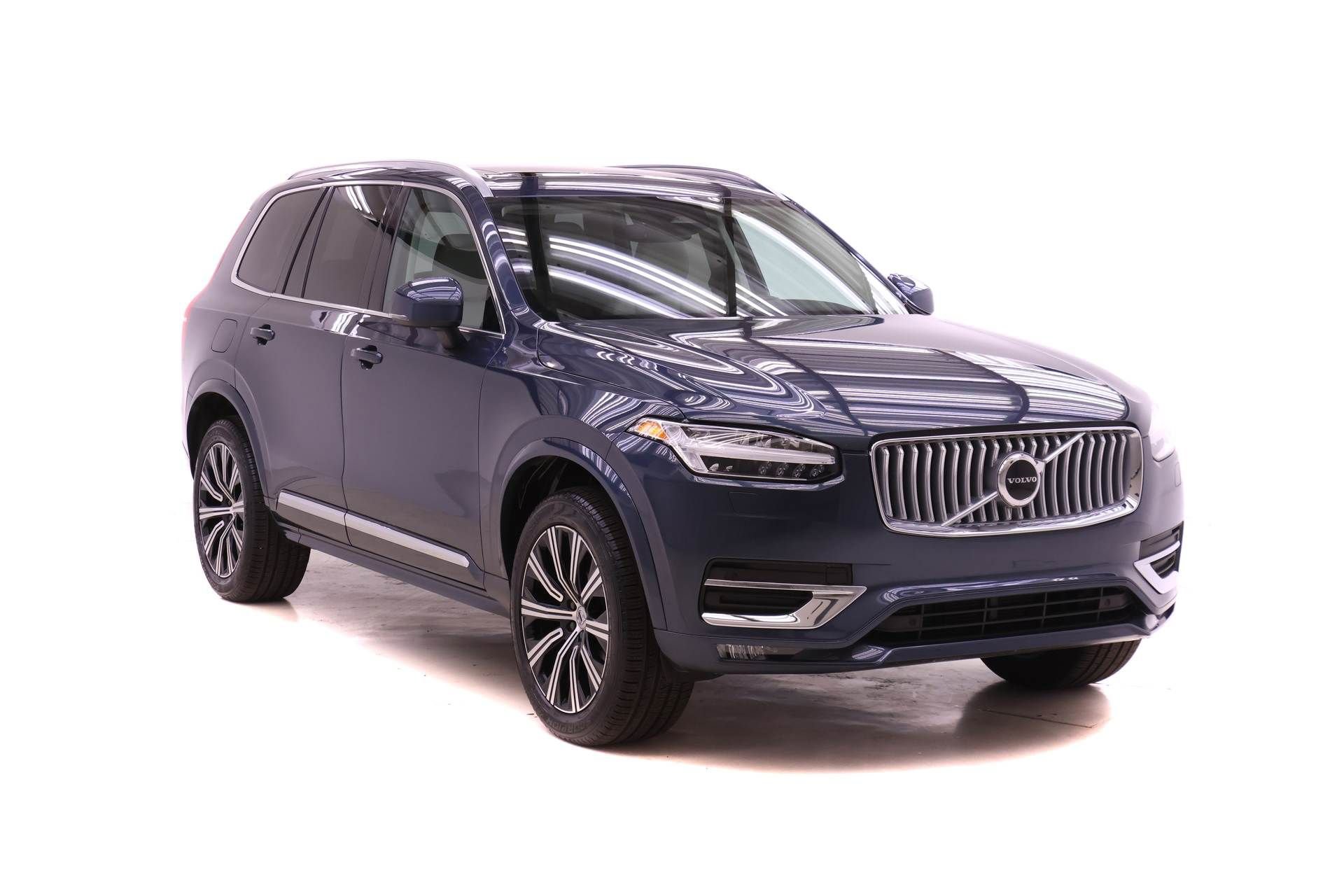 Certified 2025 Volvo XC90 B5 Core image 2