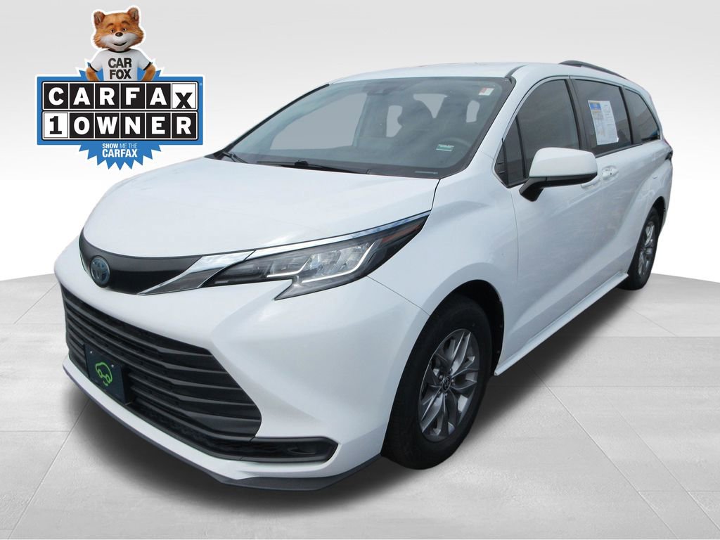 Used 2022 Toyota Sienna LE FWD image 1