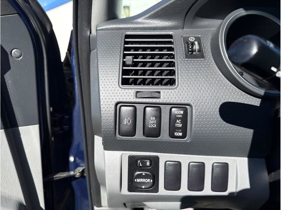 Used 2005 Toyota Tacoma w/ TRD Off-Road Package image 28