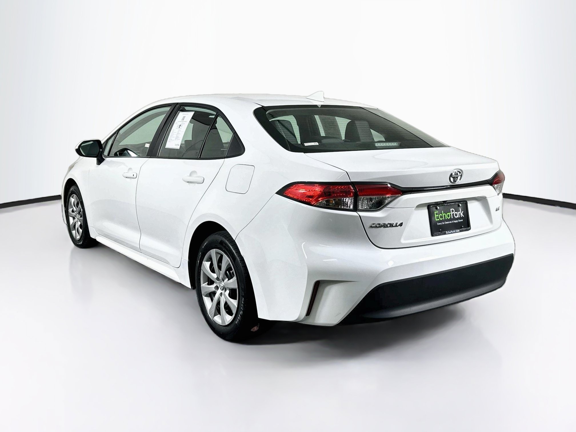Used 2025 Toyota Corolla LE FWD image 5