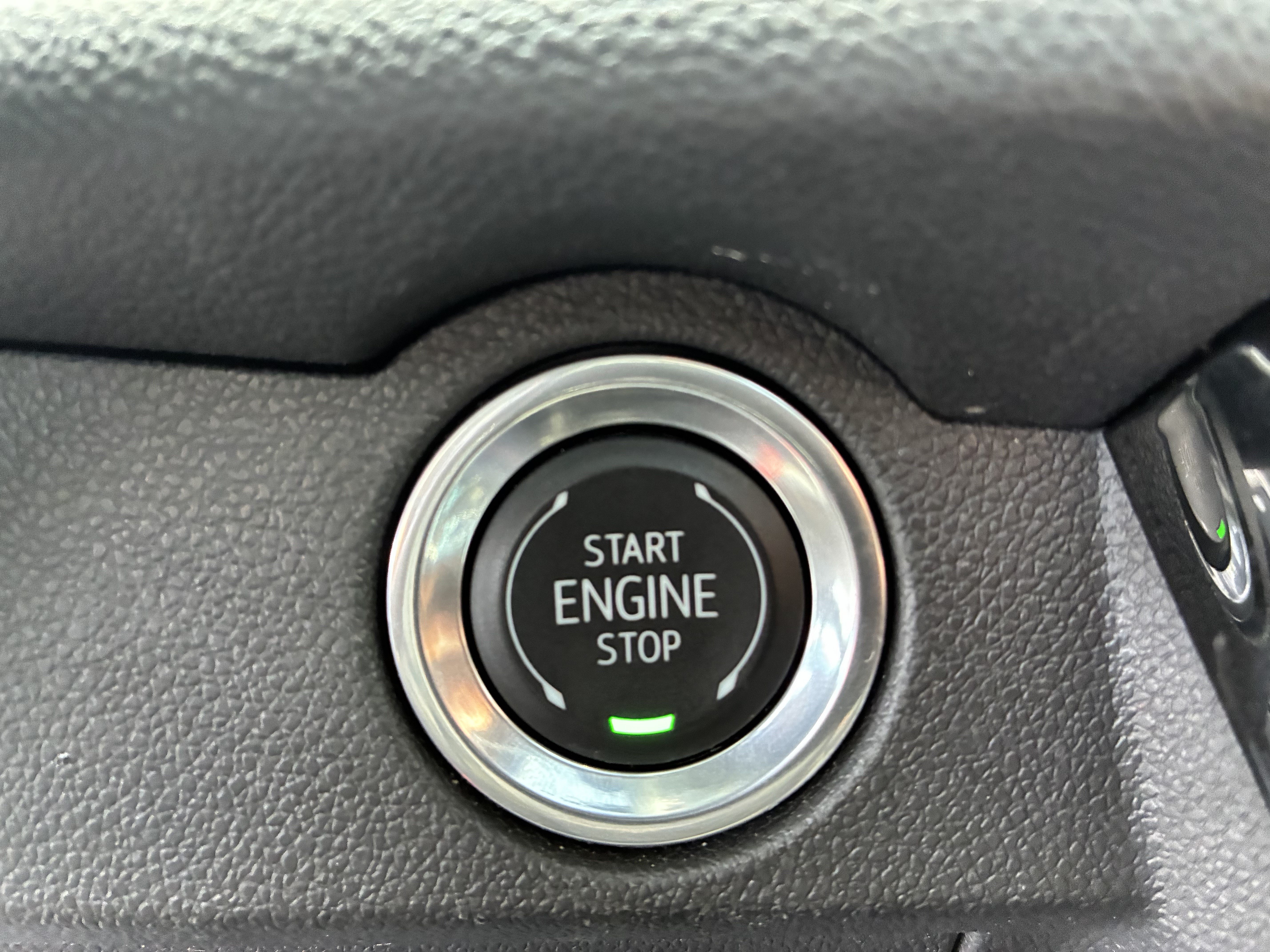 Used 2024 Chevrolet Traverse RS FWD image 34