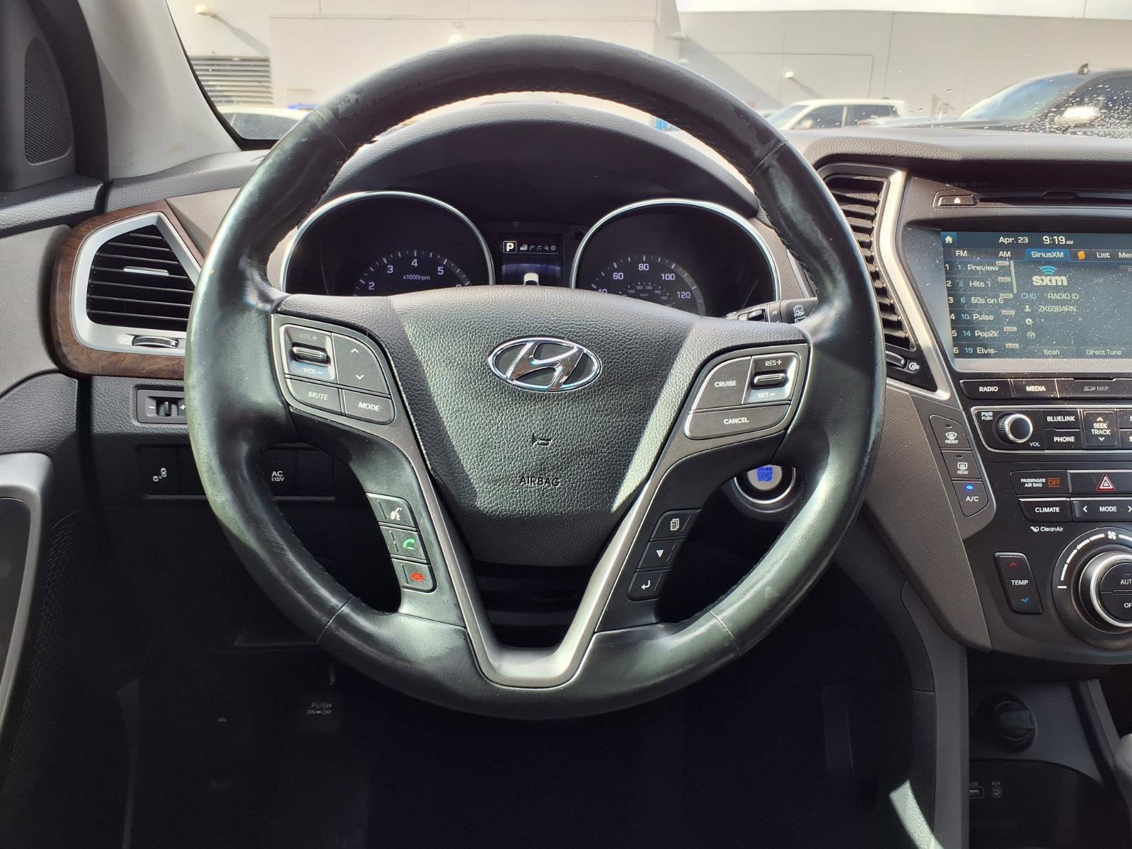 Used 2017 Hyundai Santa Fe SE FWD image 13