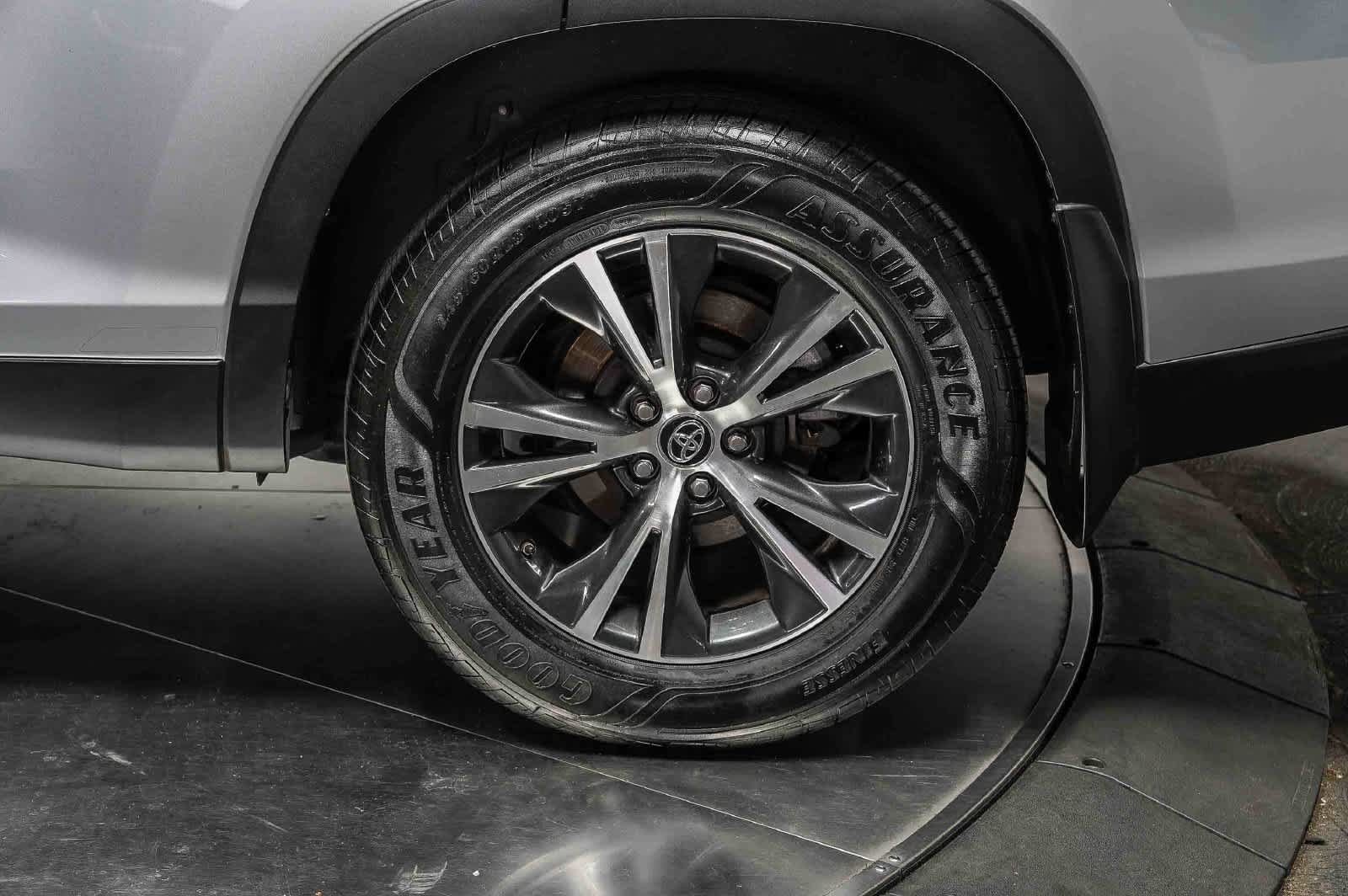 Certified 2019 Toyota Highlander Plus FWD image 12