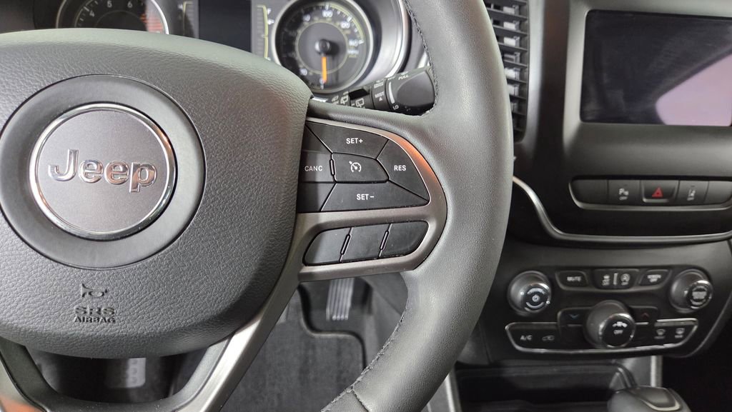 Used 2021 Jeep Cherokee Latitude Lux image 18