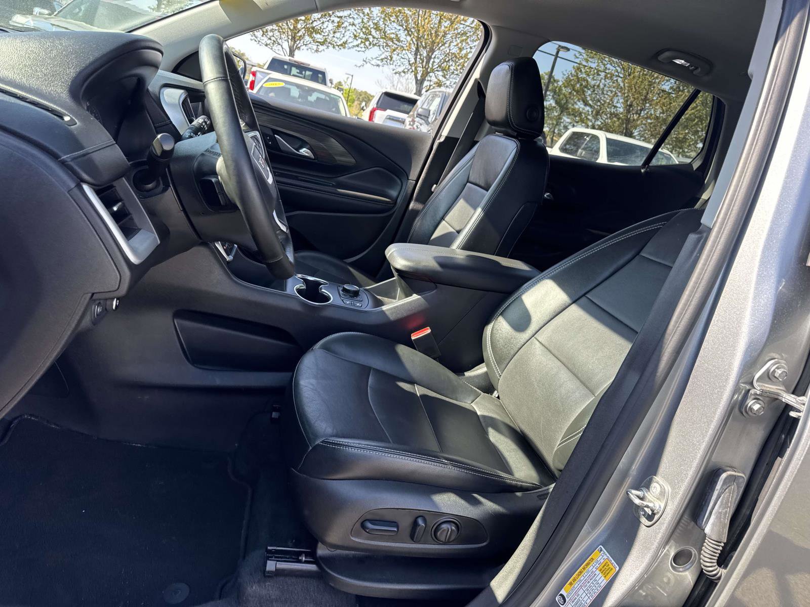 Used 2024 GMC Terrain SLT AWD/4WD image 12