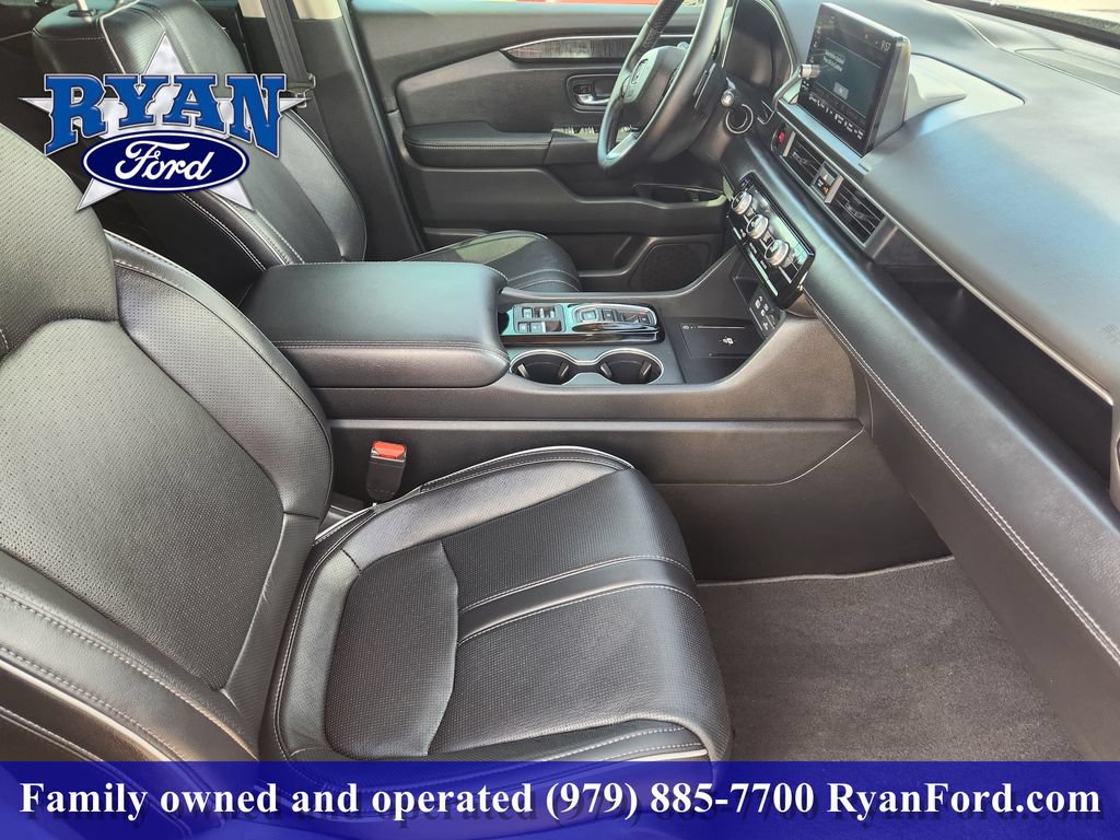 Used 2025 Honda Pilot Elite image 11