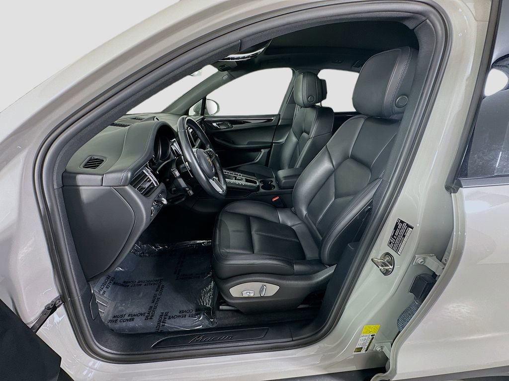 Certified 2021 Porsche Macan image 5
