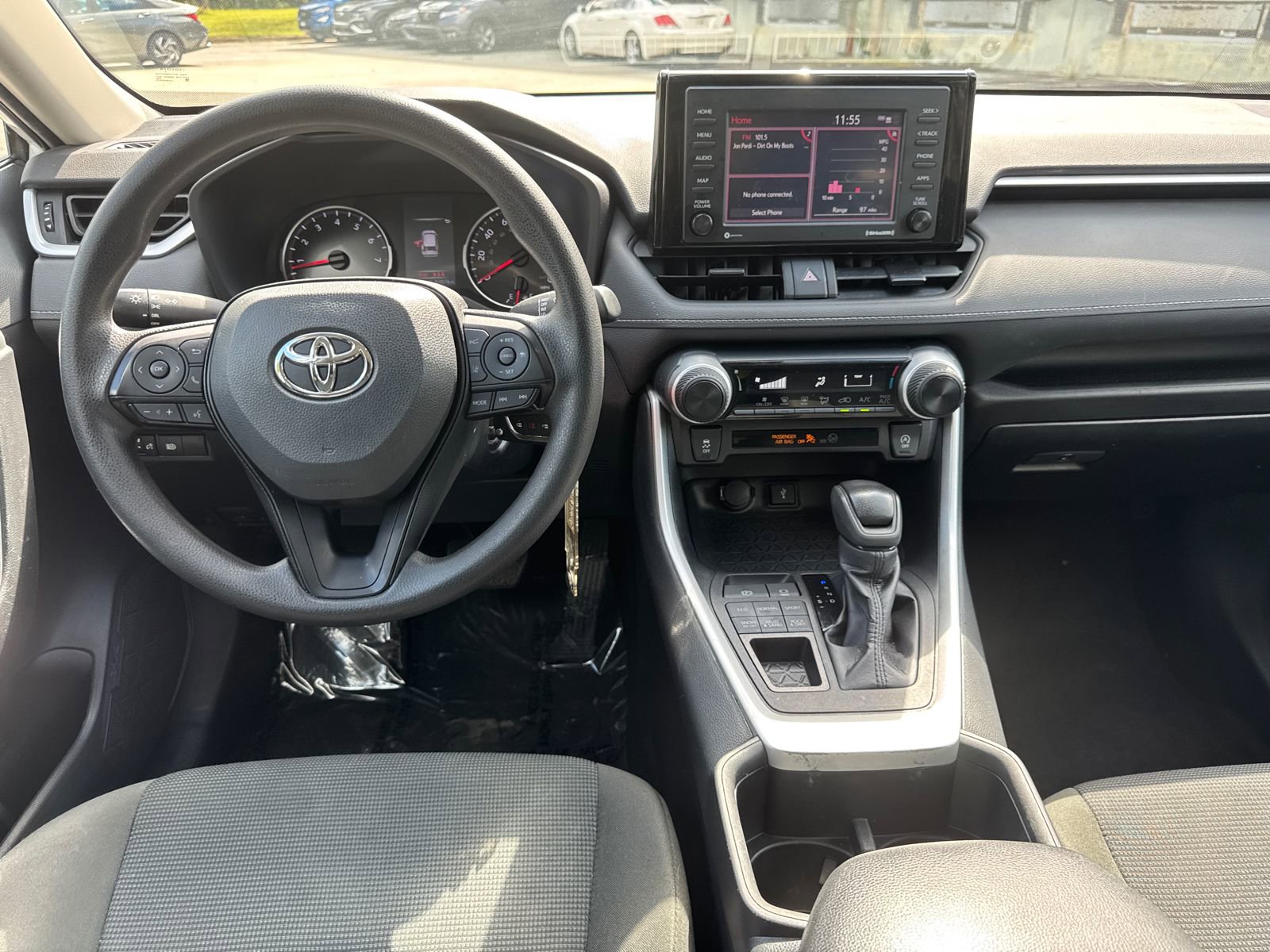 Used 2022 Toyota RAV4 LE image 22