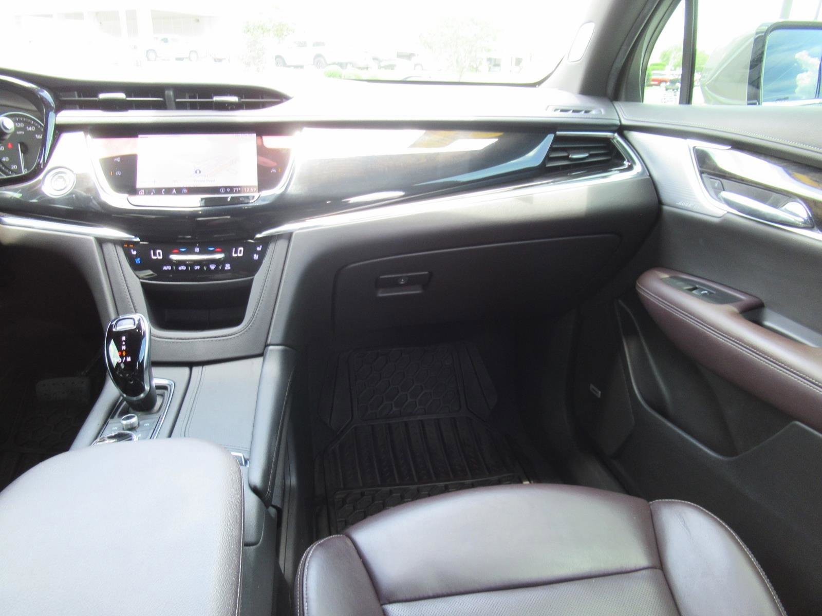 Used 2022 Cadillac XT6 Premium Luxury w/ Technology Package FWD image 14