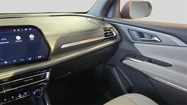 Used 2025 Chevrolet Traverse LT image 24