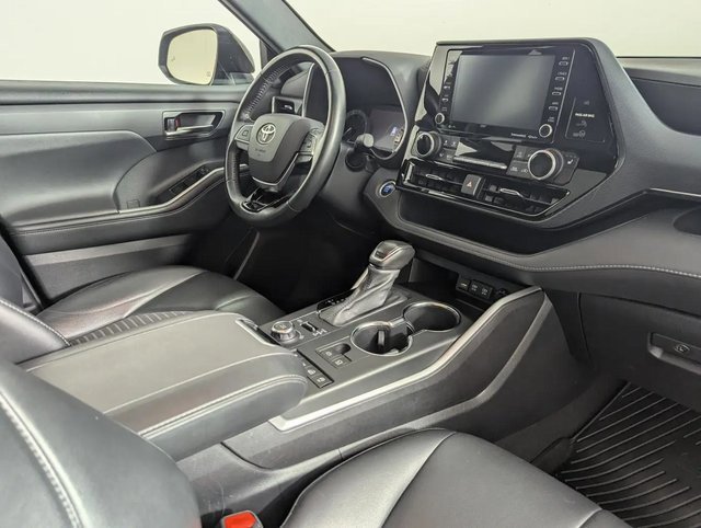 Used 2021 Toyota Highlander XSE image 28