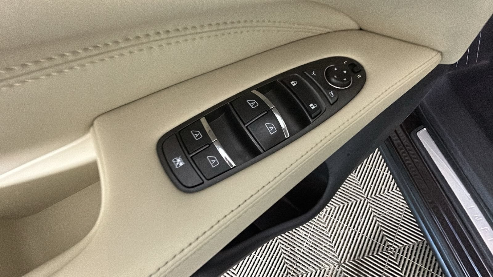 Used 2019 INFINITI QX60 Pure AWD/4WD image 10