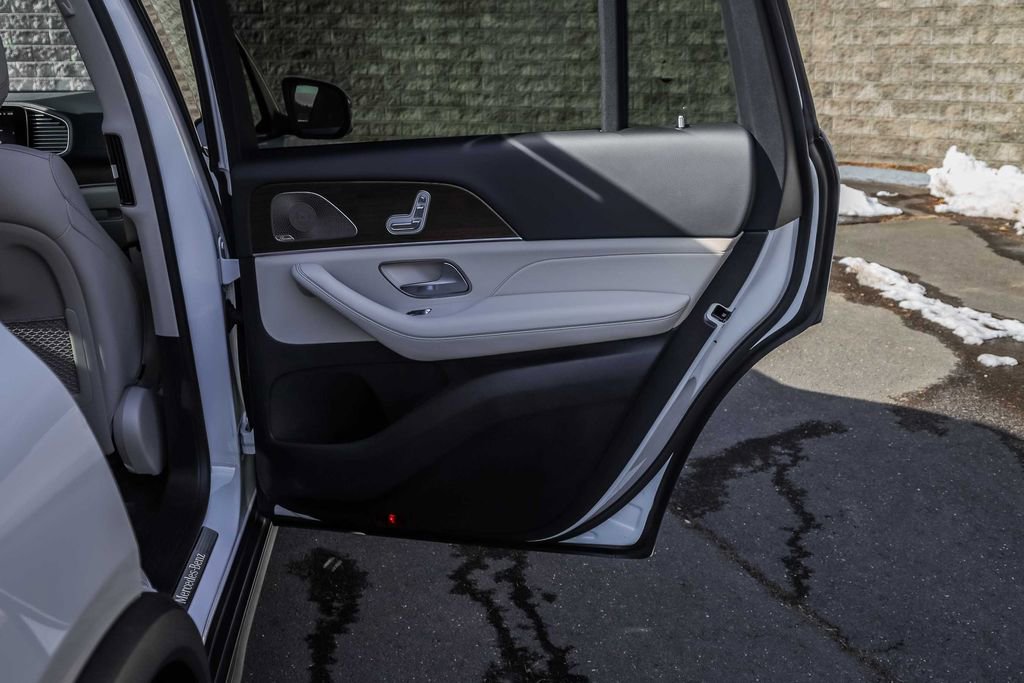 Used 2024 Mercedes-Benz GLS 450 4MATIC image 15