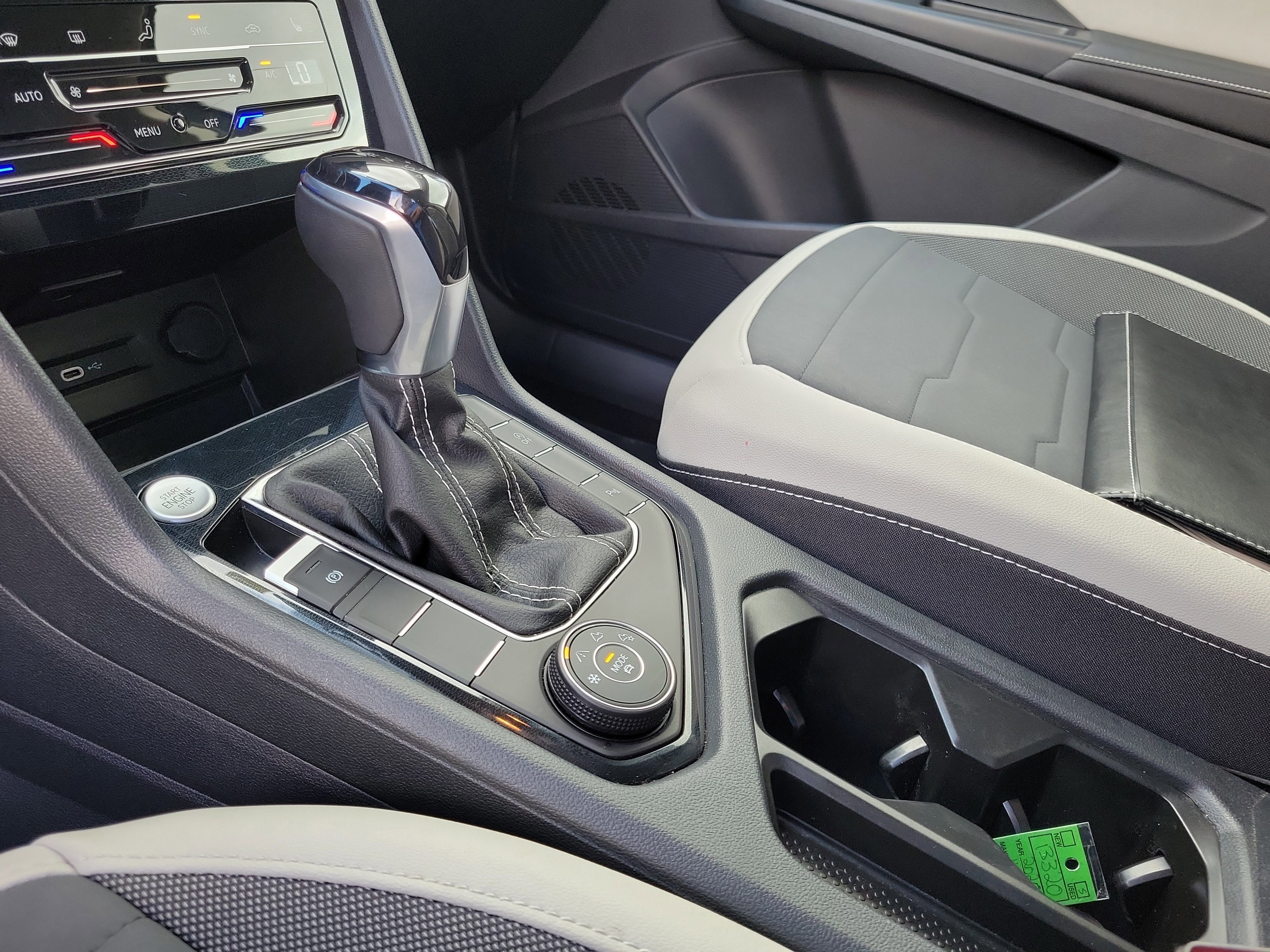 Used 2025 Volkswagen Taos SE image 29