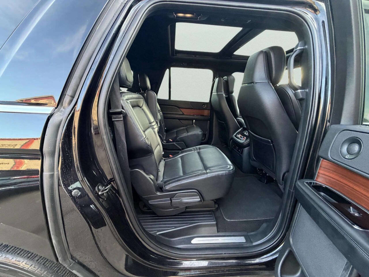 Used 2020 Lincoln Navigator L Reserve image 24