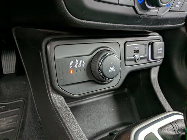 Used 2020 Jeep Renegade Limited w/ Advanced Technology Group image 29