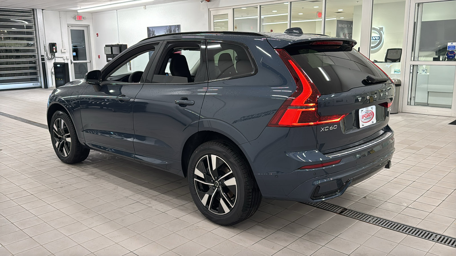New 2027 Volvo XC60 T8 Plus AWD/4WD image 7