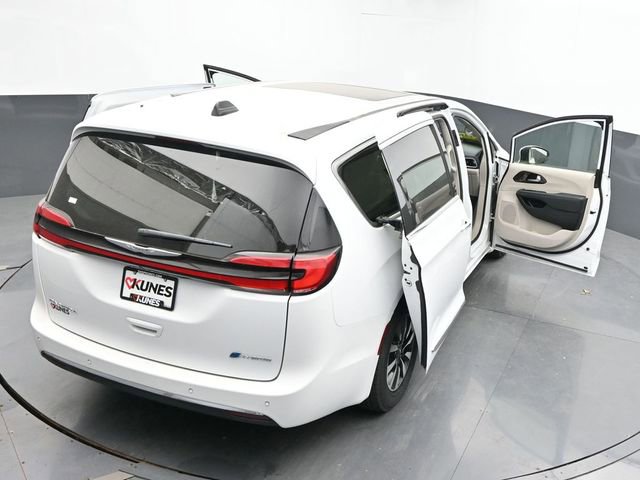 Used 2023 Chrysler Pacifica Limited FWD image 68