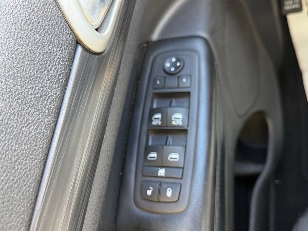 Used 2019 Jeep Grand Cherokee Laredo w/ Laredo X Package AWD/4WD image 33