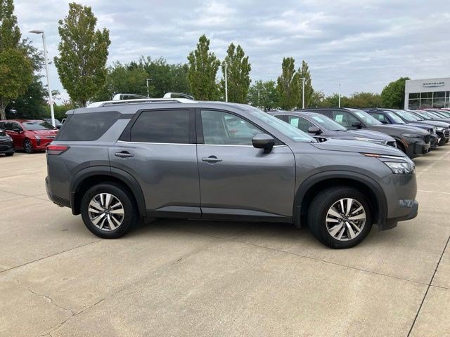 Used 2025 Nissan Pathfinder SL AWD/4WD image 5