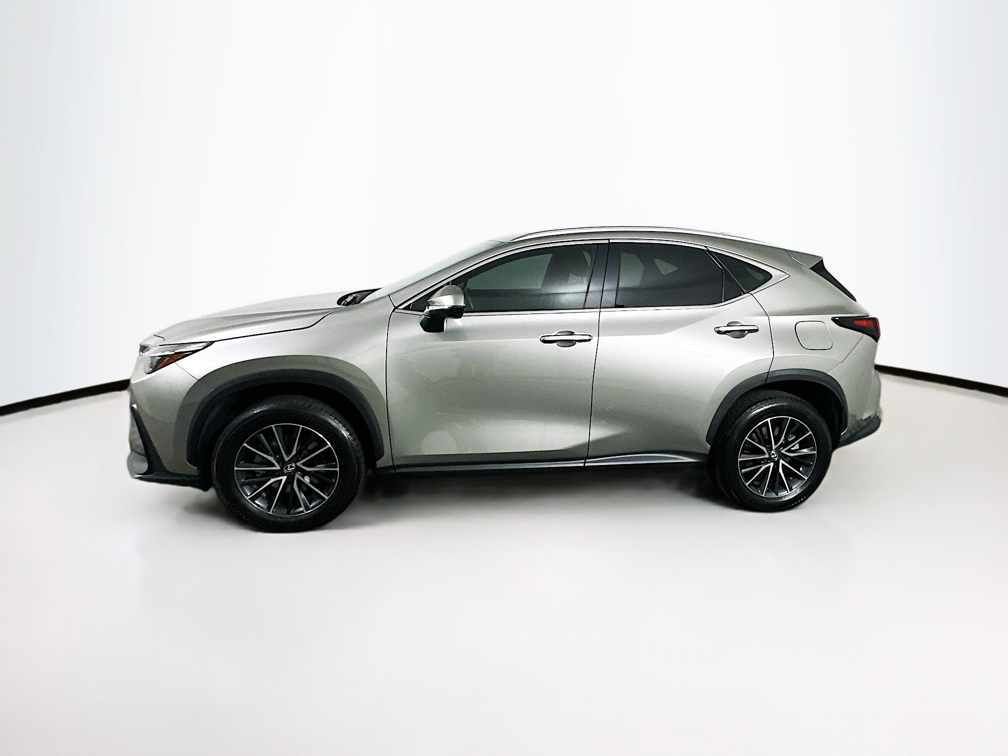 Used 2025 Lexus NX 250 FWD w/ Cold Area Package image 4