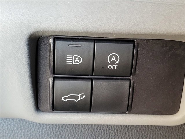 Certified 2023 Toyota Highlander LE image 16