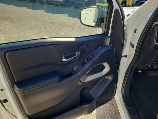 Certified 2025 Nissan Frontier SV image 22