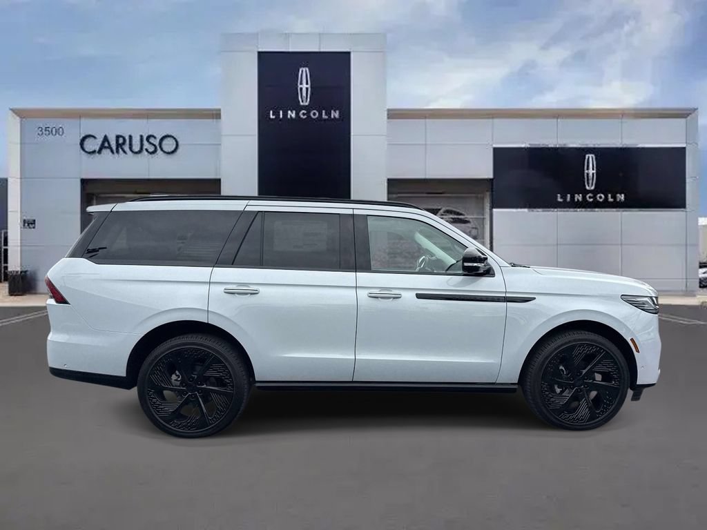 New 2025 Lincoln Navigator Reserve AWD/4WD image 2