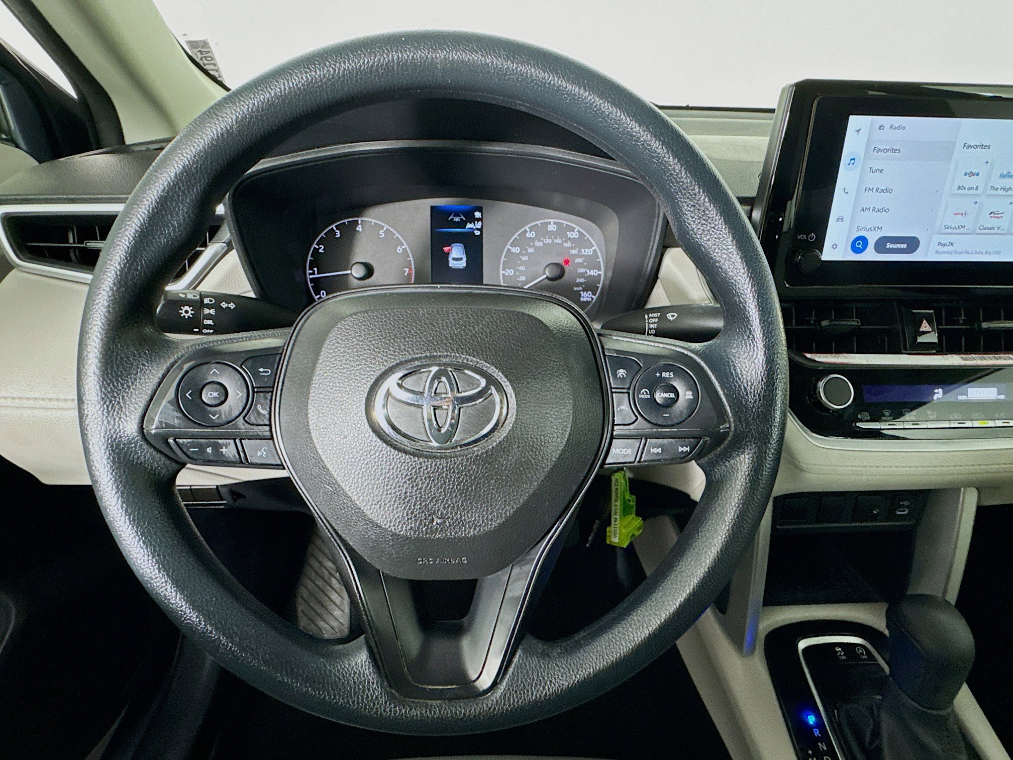 Used 2023 Toyota Corolla Cross L image 11