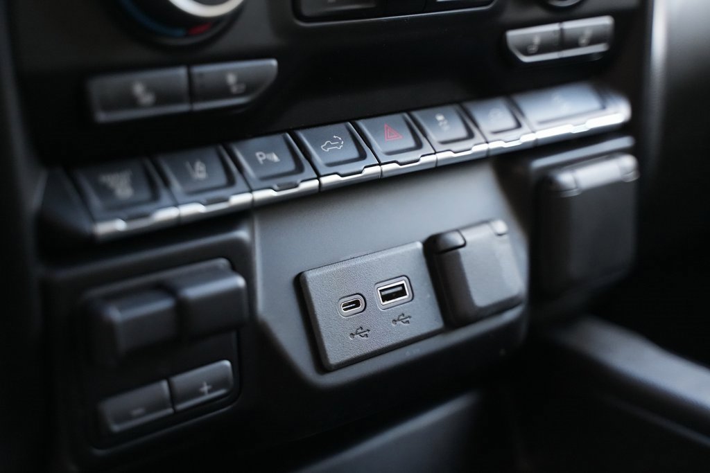 Used 2022 Chevrolet Silverado 2500 LT w/ Convenience Package image 38