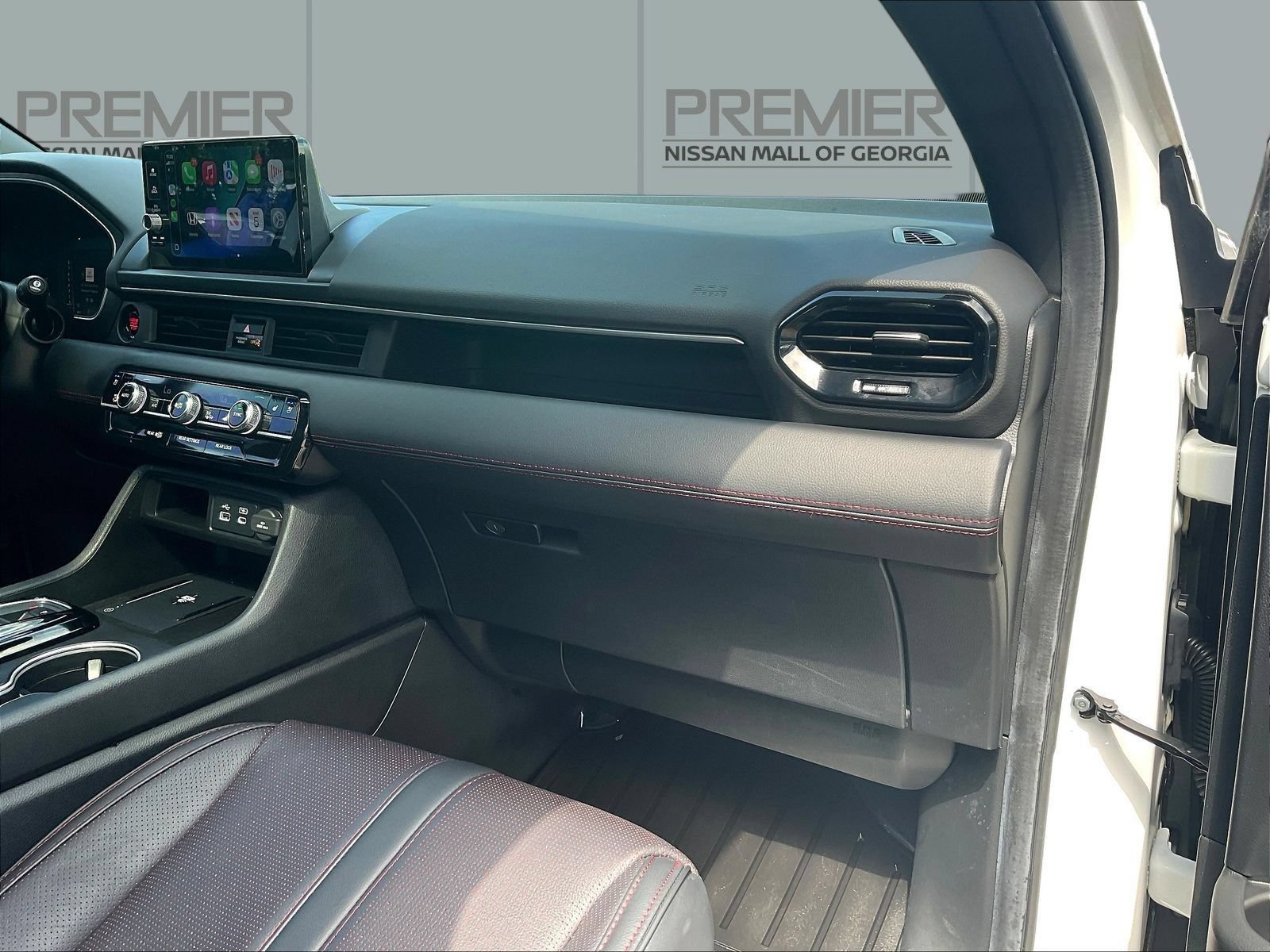 Used 2025 Honda Pilot Black Edition image 28