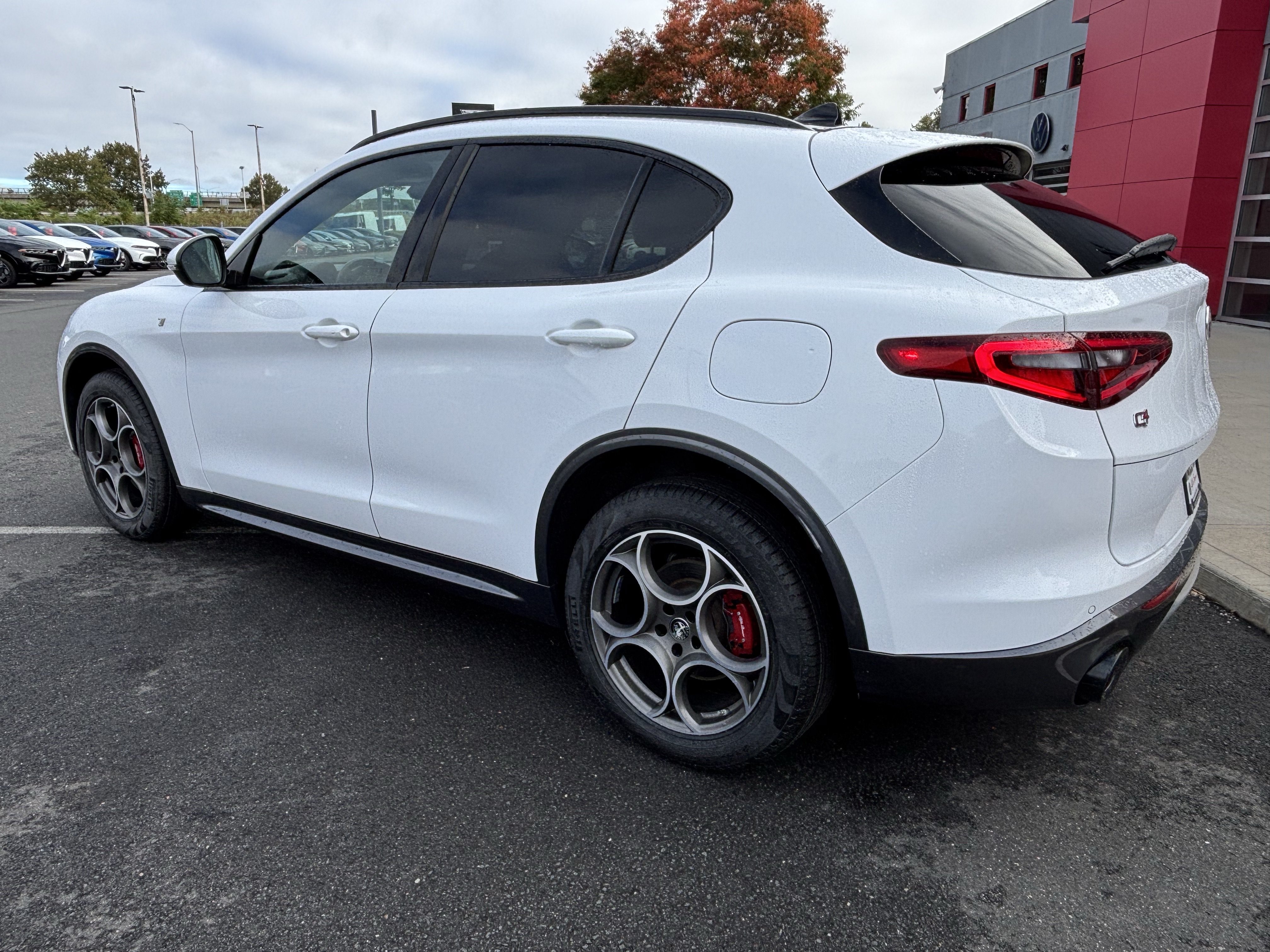 Certified 2023 Alfa Romeo Stelvio Ti AWD/4WD image 5