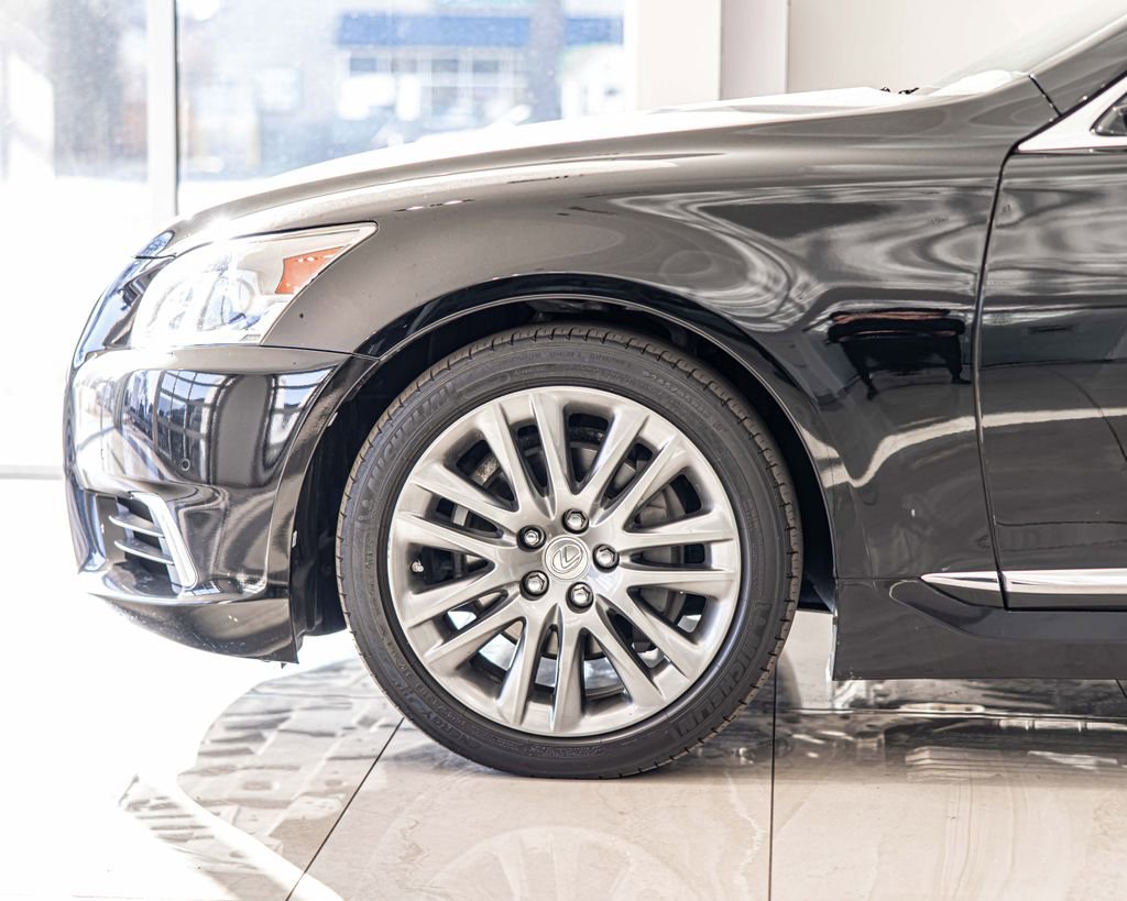 Used 2017 Lexus LS 460 w/ Comfort Package image 9