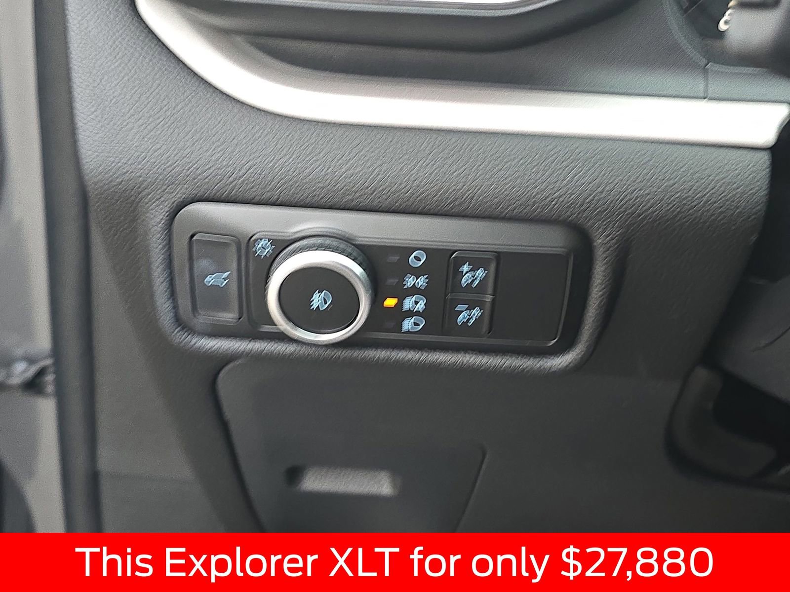 Used 2023 Ford Explorer XLT w/ Equipment Group 202A RWD image 36