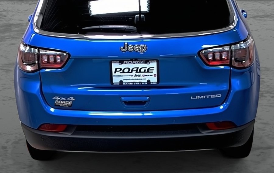 Used 2024 Jeep Compass Limited image 11